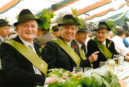1990: 450 Jahrfeier - Adjutant Heinz Gontrum, Hauptmann Otto Tröller 1978, Hauptmann Heinz Poth 1969, Hauptmann Otto Desch 1980 (v.l) 